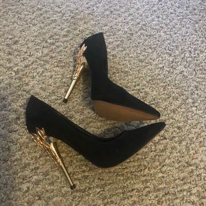 NEW ShoeDazzle black velvet heel gold cage pumps